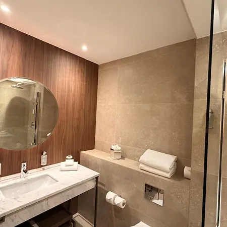 Maryborough & 4* קורק