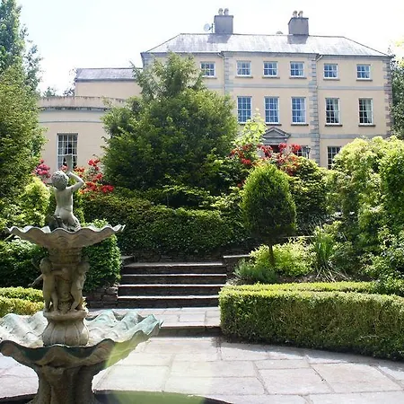Maryborough & Hotel 4*