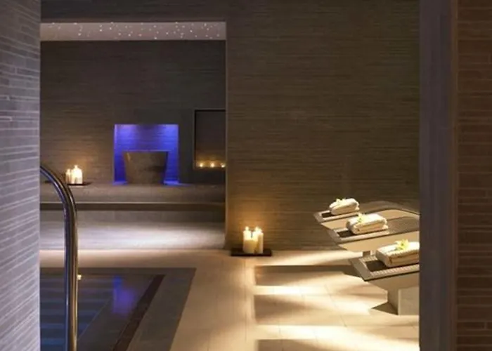 Maryborough & Отель