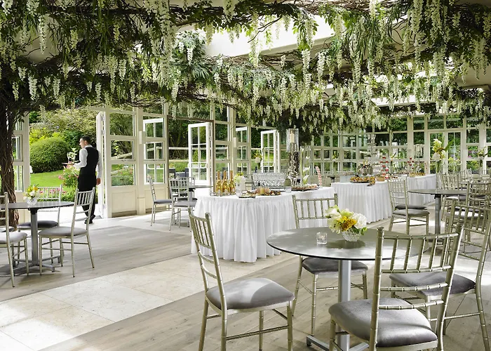 Отель Maryborough & 4*